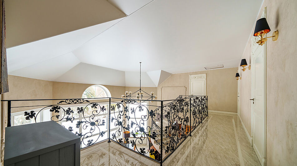 Усадьба в окружении леса