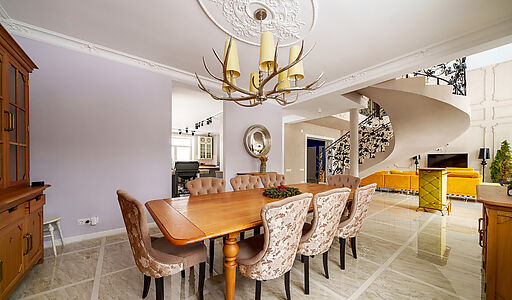 Усадьба в окружении леса