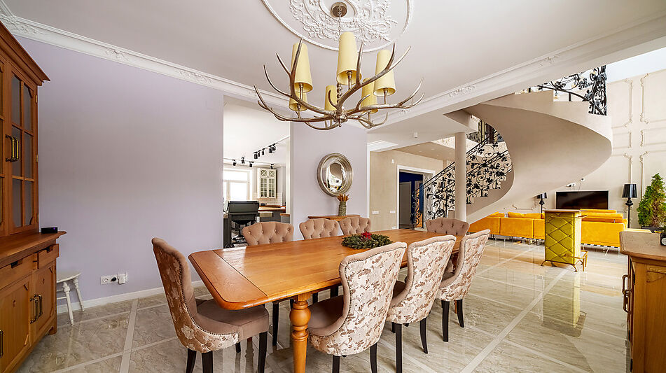 Усадьба в окружении леса