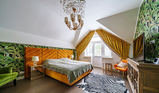 Усадьба в окружении леса