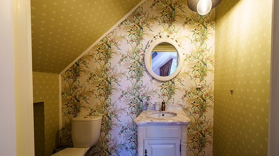 Усадьба в окружении леса