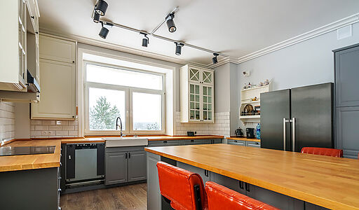 Усадьба в окружении леса