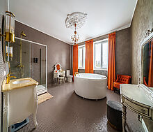 Усадьба в окружении леса