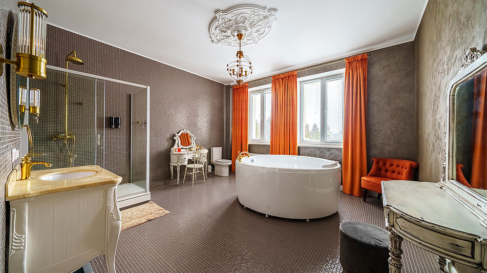 Усадьба в окружении леса