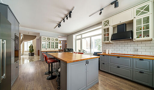 Усадьба в окружении леса