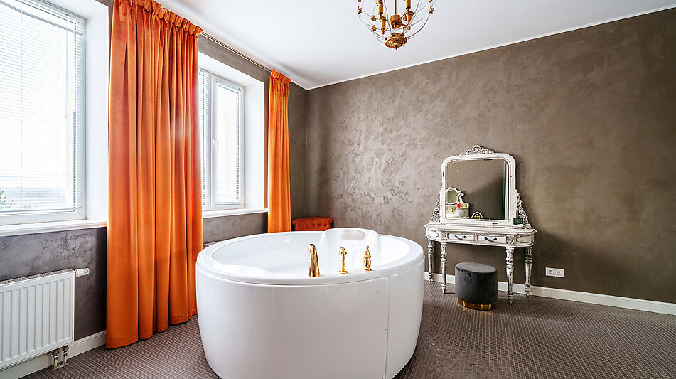 Усадьба в окружении леса