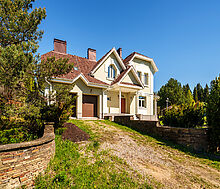 Усадьба в окружении леса