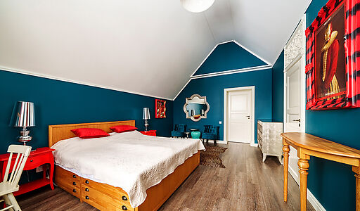 Усадьба в окружении леса