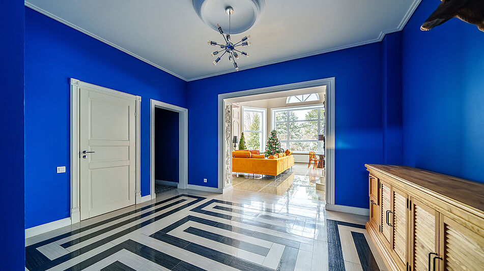 Усадьба в окружении леса