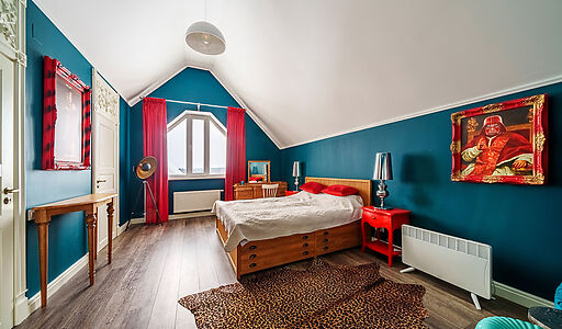 Усадьба в окружении леса