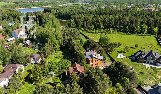 Участок на первой линии Истры