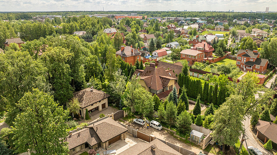 Дом в мини-поселке Грибки