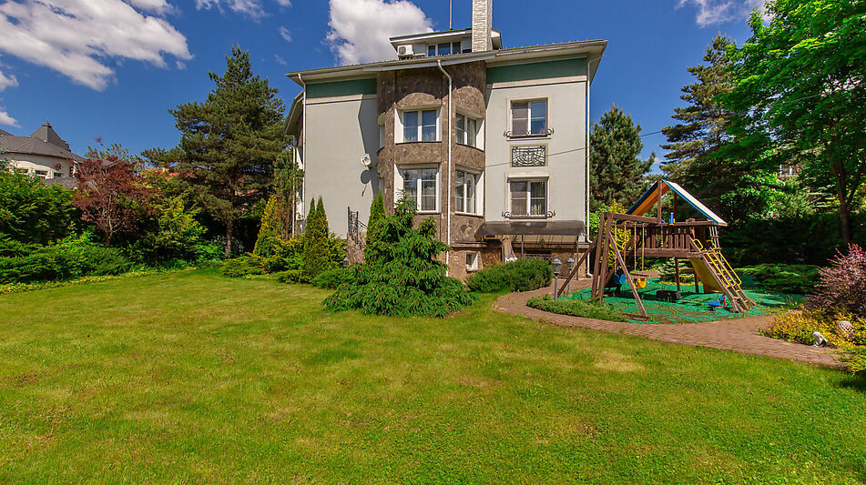 Дом с отделкой в КП Береста