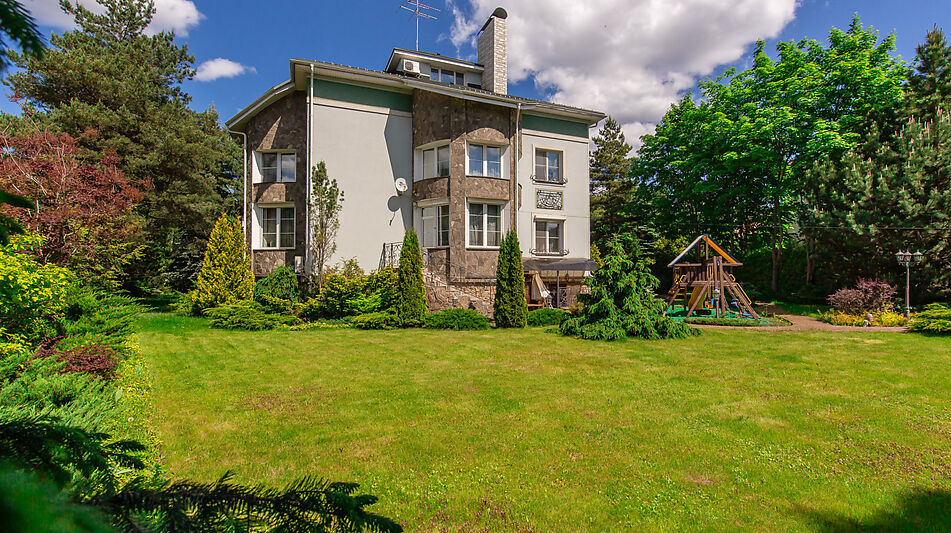 Дом с отделкой в КП Береста