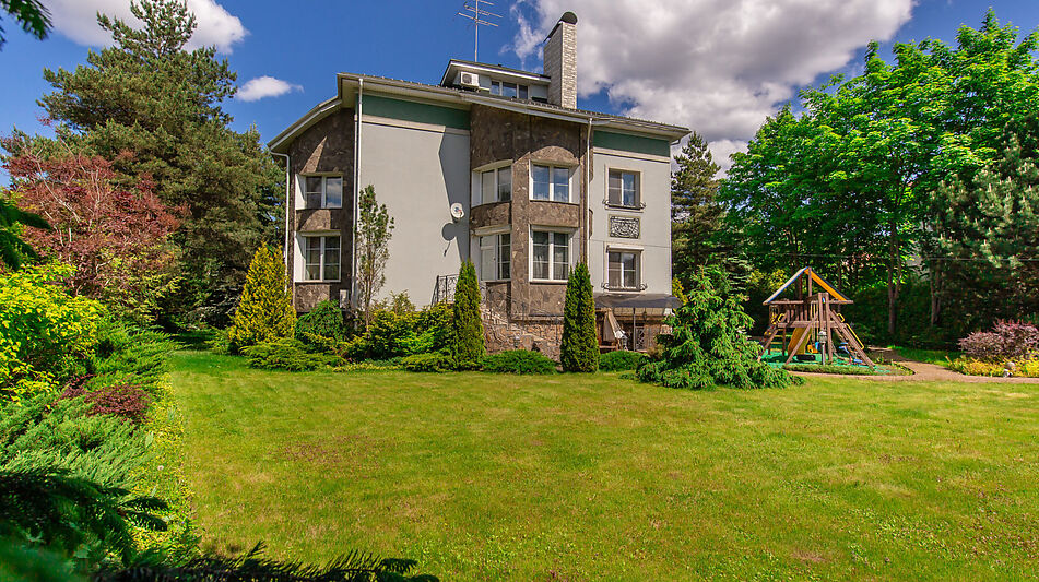 Дом с отделкой в КП Береста