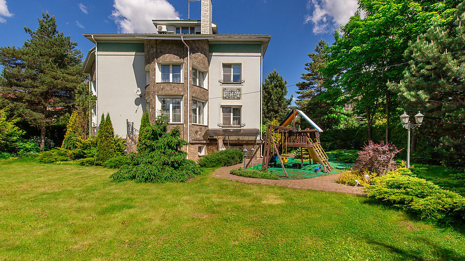 Дом с отделкой в КП Береста