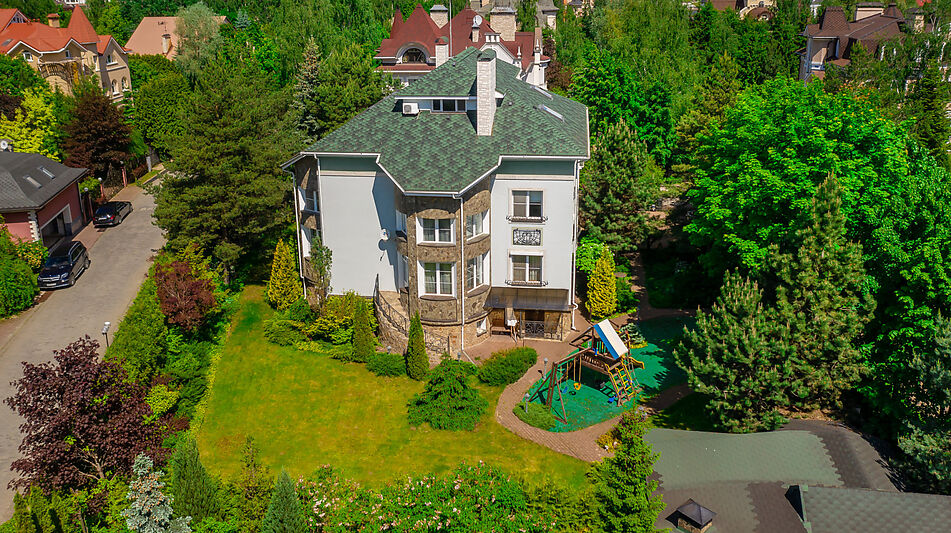 Дом с отделкой в КП Береста