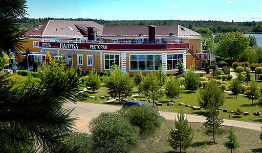 Парк-отель на берегу Волги