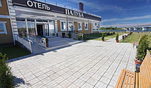 Парк-отель на берегу Волги