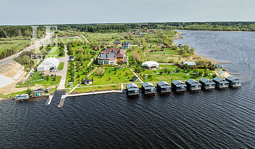 Парк-отель на берегу Волги