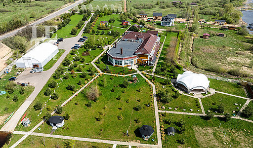 Парк-отель на берегу Волги