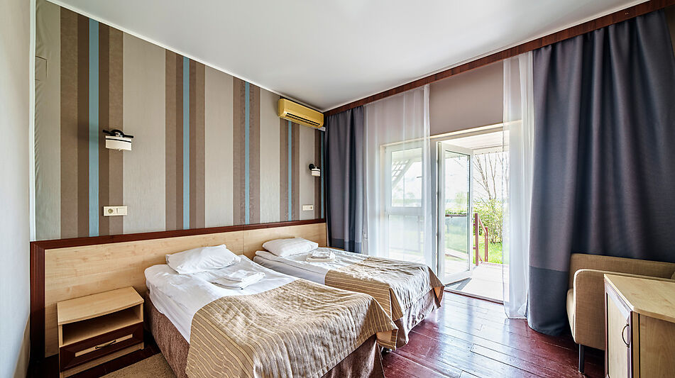 Парк-отель на берегу Волги