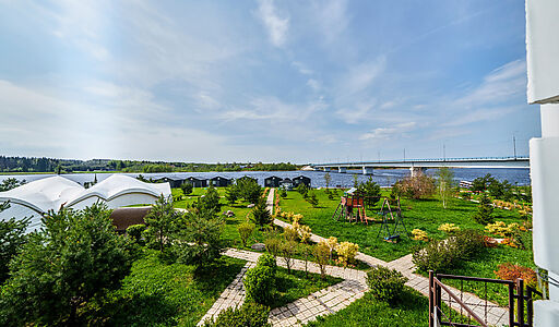 Парк-отель на берегу Волги