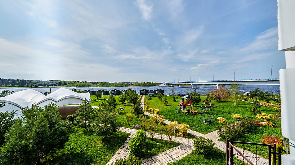 Парк-отель на берегу Волги