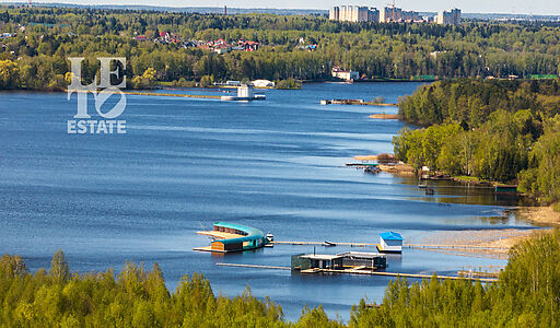 Дом с видом на воду в Славино