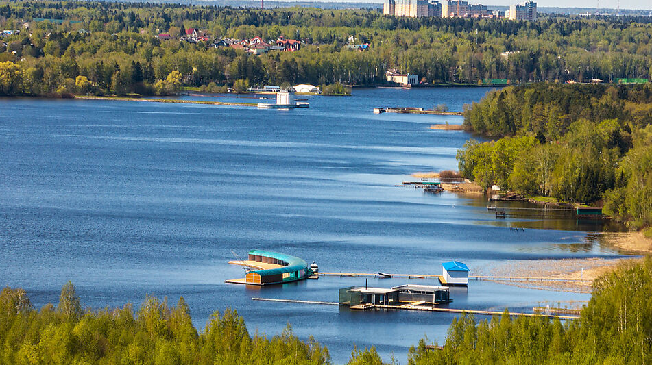 Дом с видом на воду в Славино