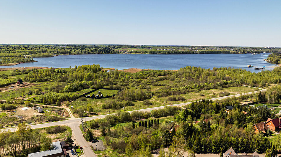 Дом с видом на воду в Славино