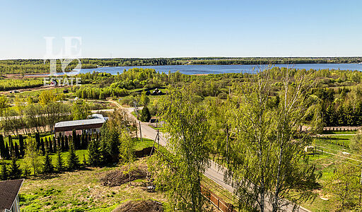 Дом с видом на воду в Славино