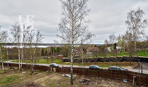 Дом с видом на воду в Славино