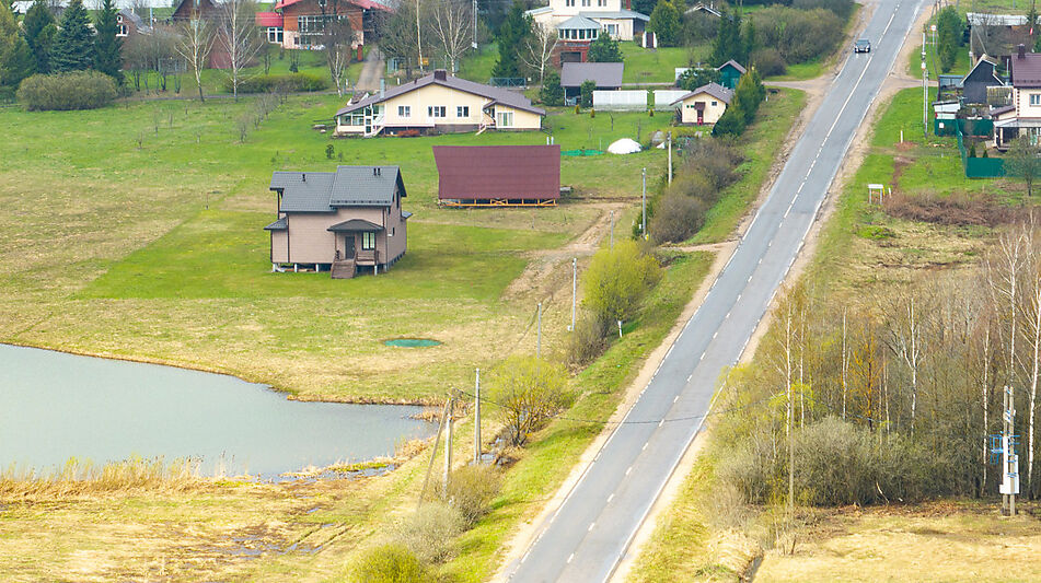 Земля на берегу озера в Можайске