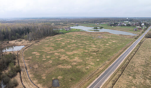 Земля на берегу озера в Можайске