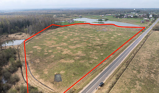 Земля на берегу озера в Можайске