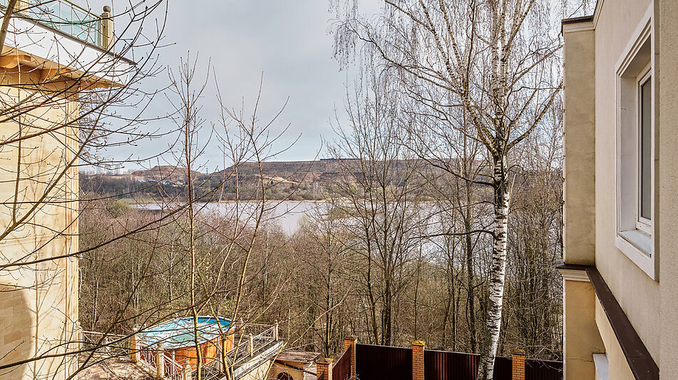 Дом с видом на озеро в Подрезково