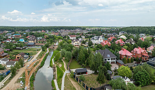 Дом на берегу в п. Вешки