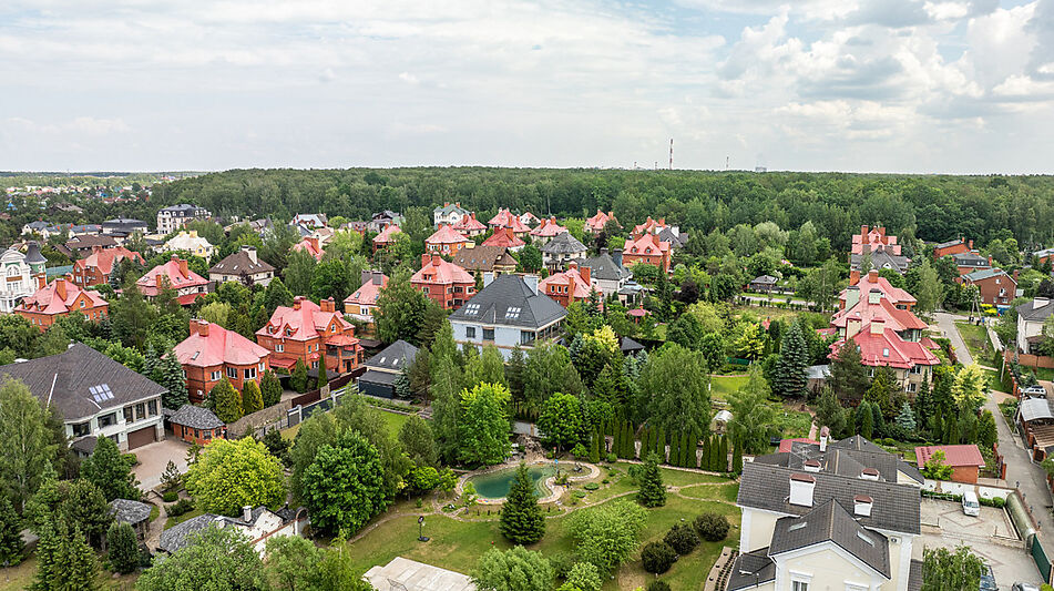 Дом на берегу в п. Вешки