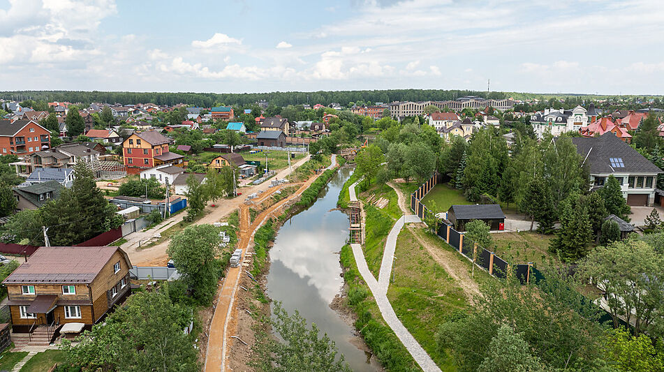 Дом на берегу в п. Вешки