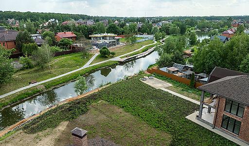 Дом на берегу в п. Вешки