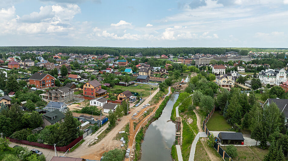 Дом на берегу в п. Вешки
