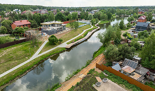 Дом на берегу в п. Вешки