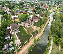 Дом на берегу в п. Вешки