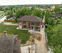 Дом на берегу в п. Вешки