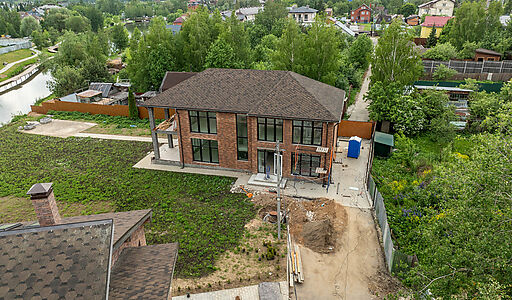 Дом на берегу в п. Вешки