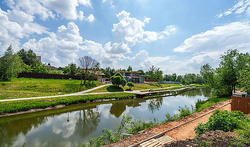 Дом на берегу в п. Вешки
