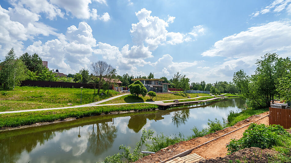 Дом на берегу в п. Вешки