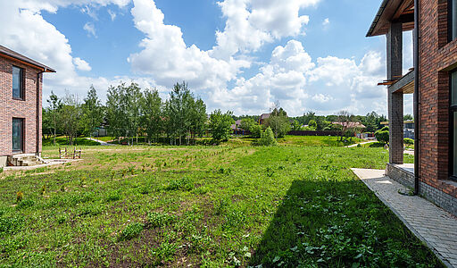 Дом на берегу в п. Вешки