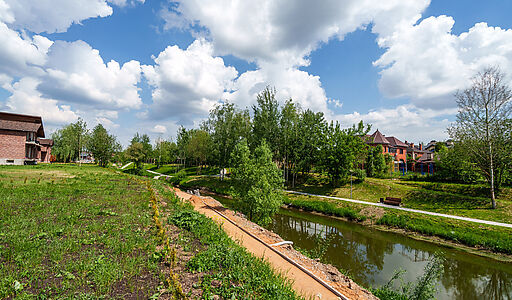 Дом на берегу в п. Вешки